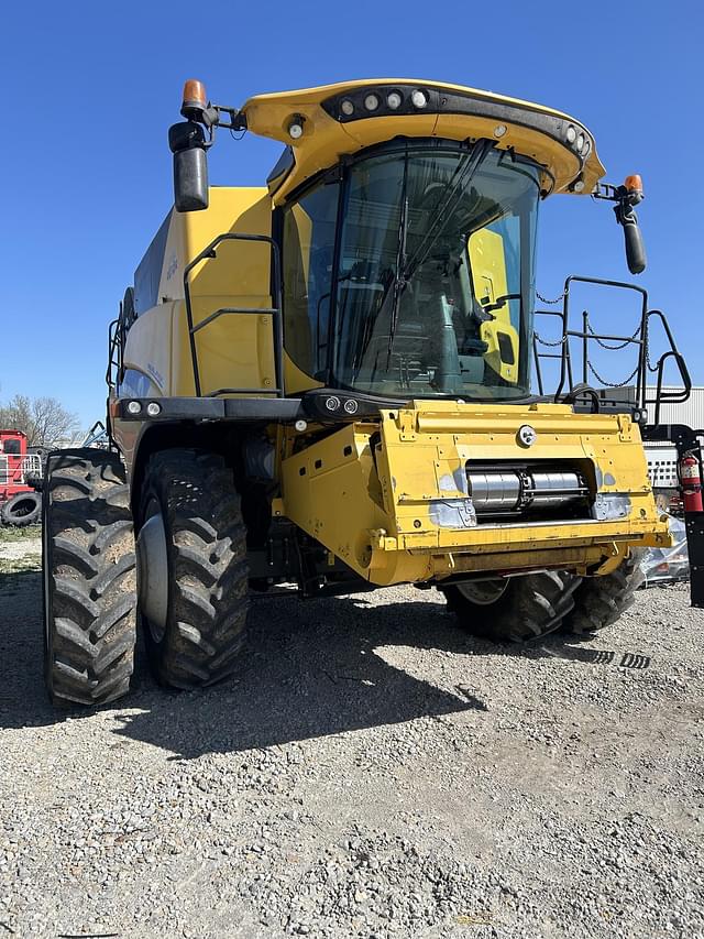 Image of New Holland CR7.90 equipment image 1