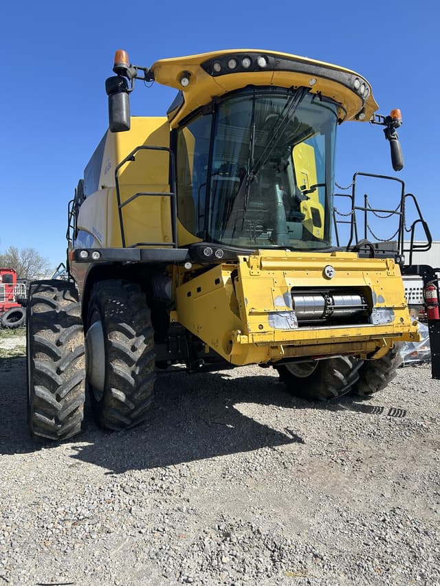 Image of New Holland CR7.90 equipment image 1