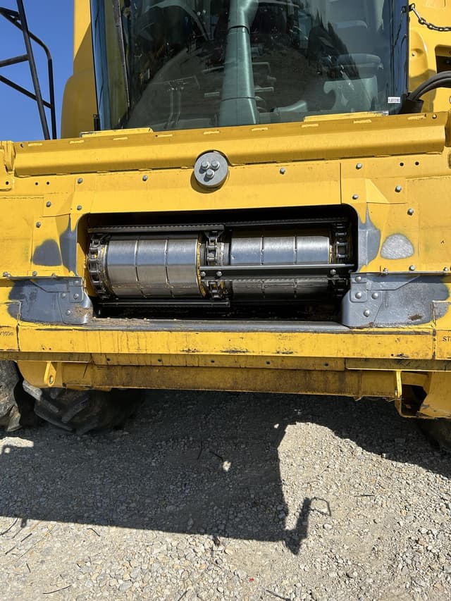 Image of New Holland CR7.90 equipment image 2