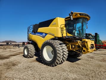 Main image New Holland CR7.90