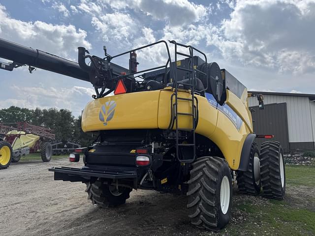 Image of New Holland CR7.90 equipment image 3