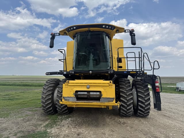Image of New Holland CR7.90 equipment image 1