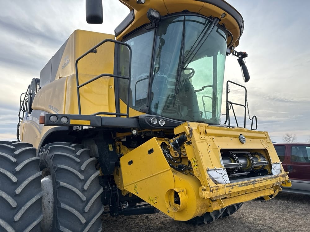 Main image New Holland CR8.90