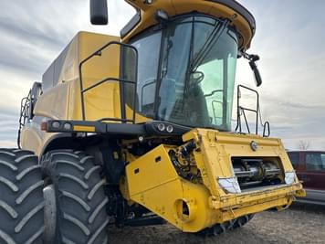 Main image New Holland CR8.90