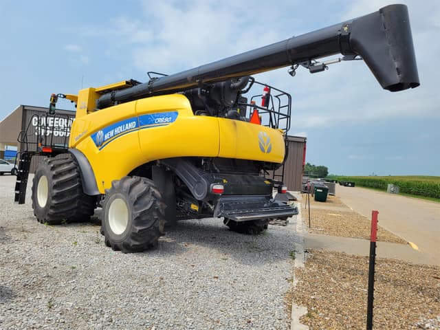 Image of New Holland CR8.90 equipment image 1