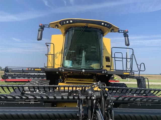 Image of New Holland CR8.90 equipment image 1