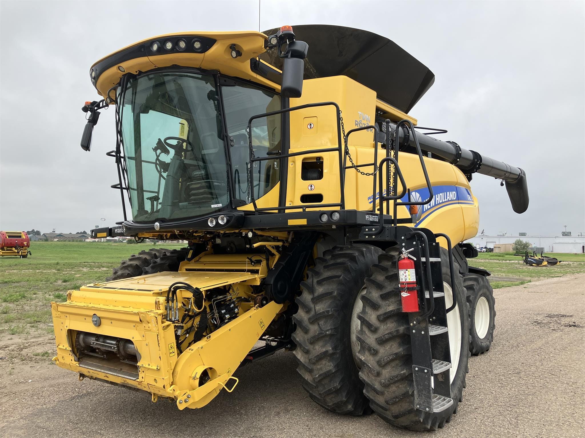 Main image New Holland CR8.90