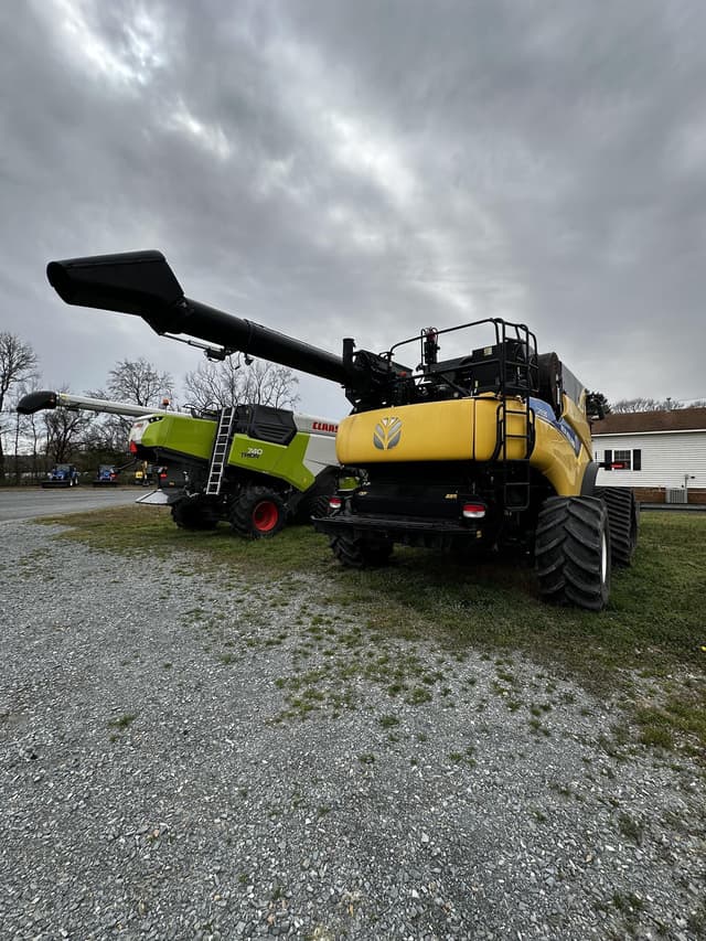 Image of New Holland CR8.90 equipment image 4