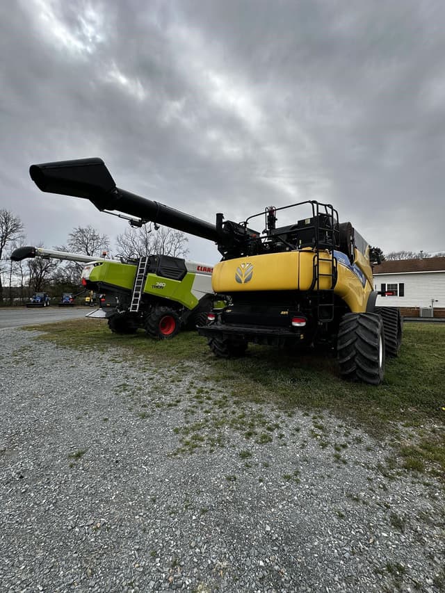 Image of New Holland CR8.90 equipment image 4