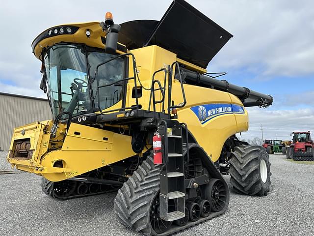 Image of New Holland CR8.90 equipment image 2