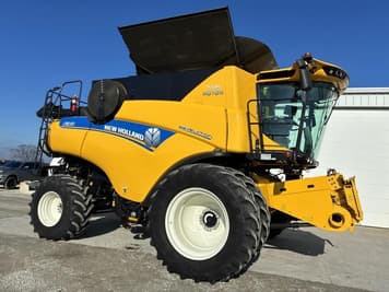 Main image New Holland CR8.90