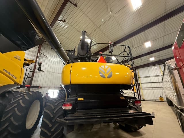 Image of New Holland CR8.90 equipment image 3