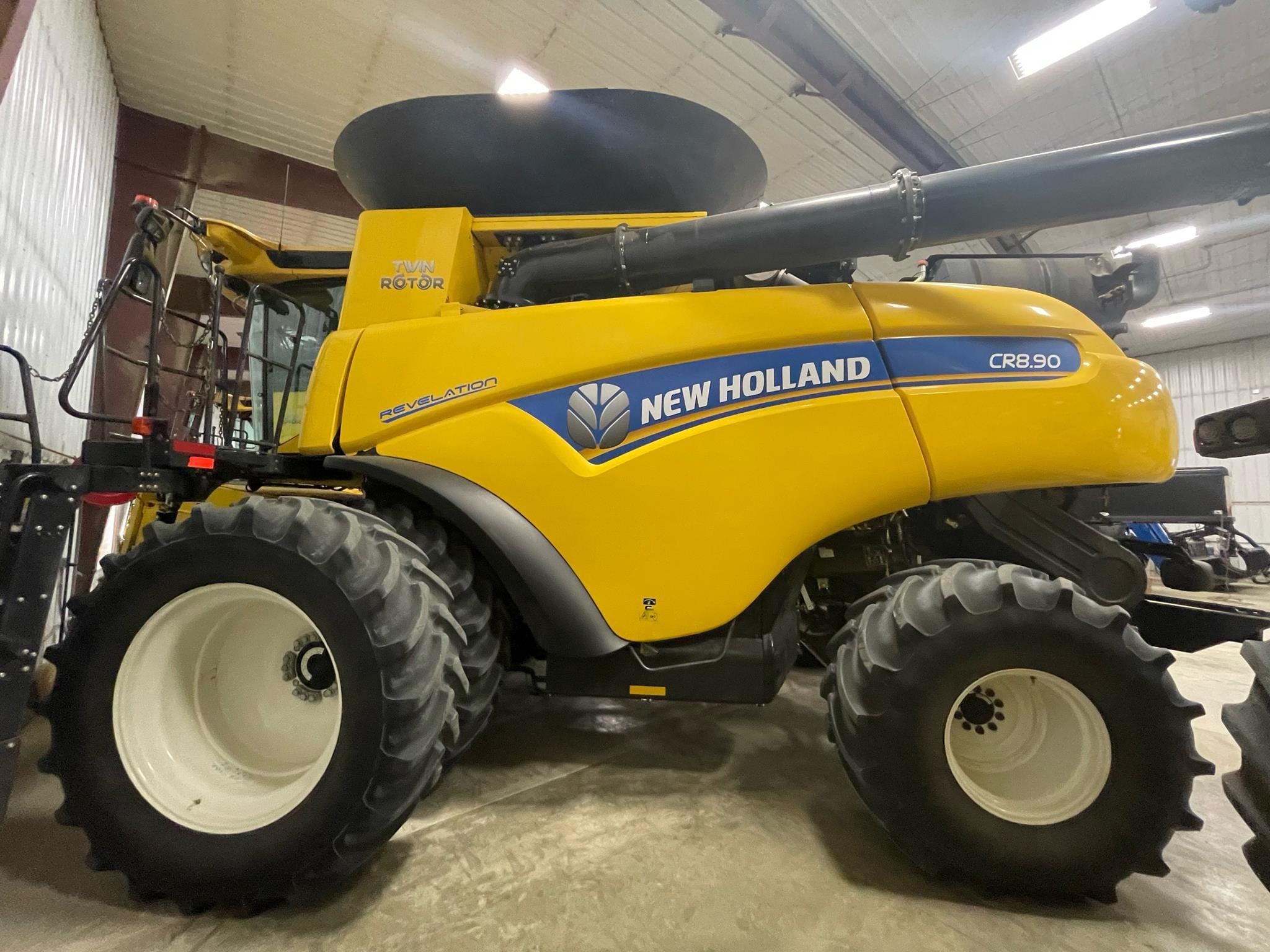 Main image New Holland CR8.90