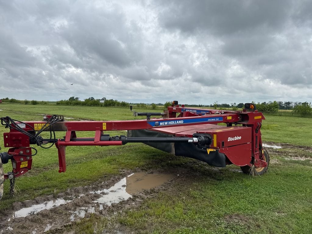 2018 New Holland 210 Equipment Image0