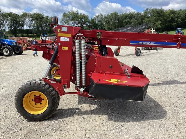 Image of New Holland 312 equipment image 4