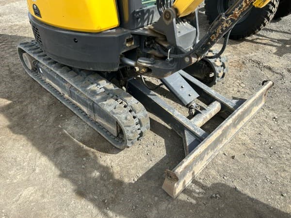 Image of New Holland E26C equipment image 2
