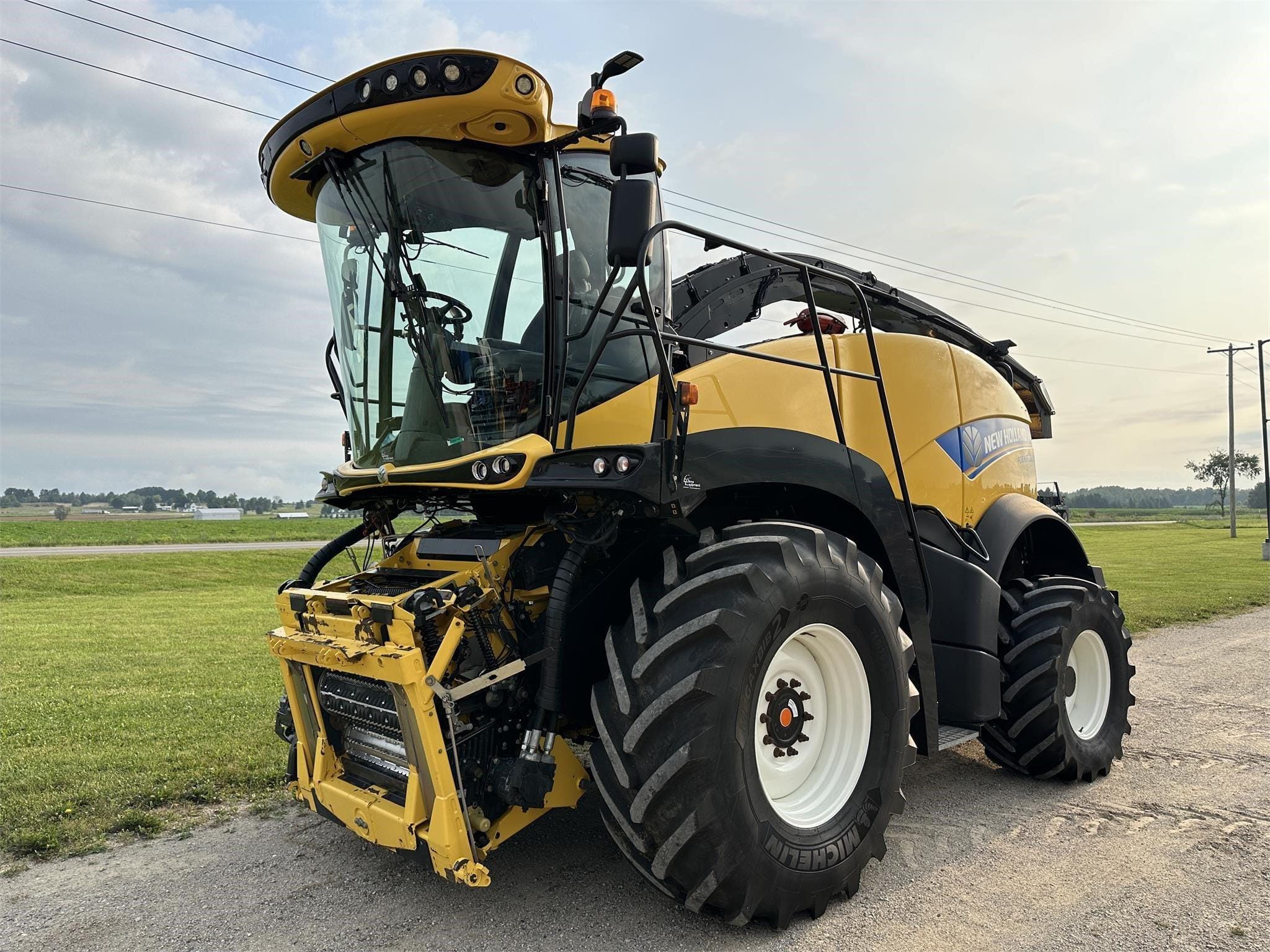 2018 New Holland FR550 Equipment Image0