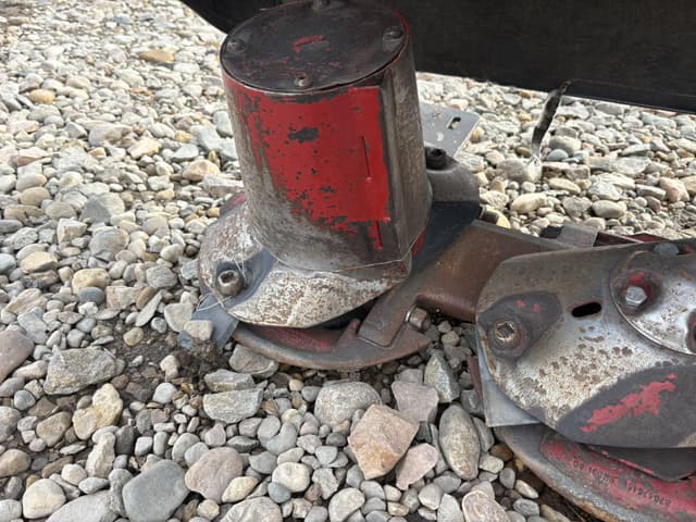 Image of New Holland H6740 equipment image 4