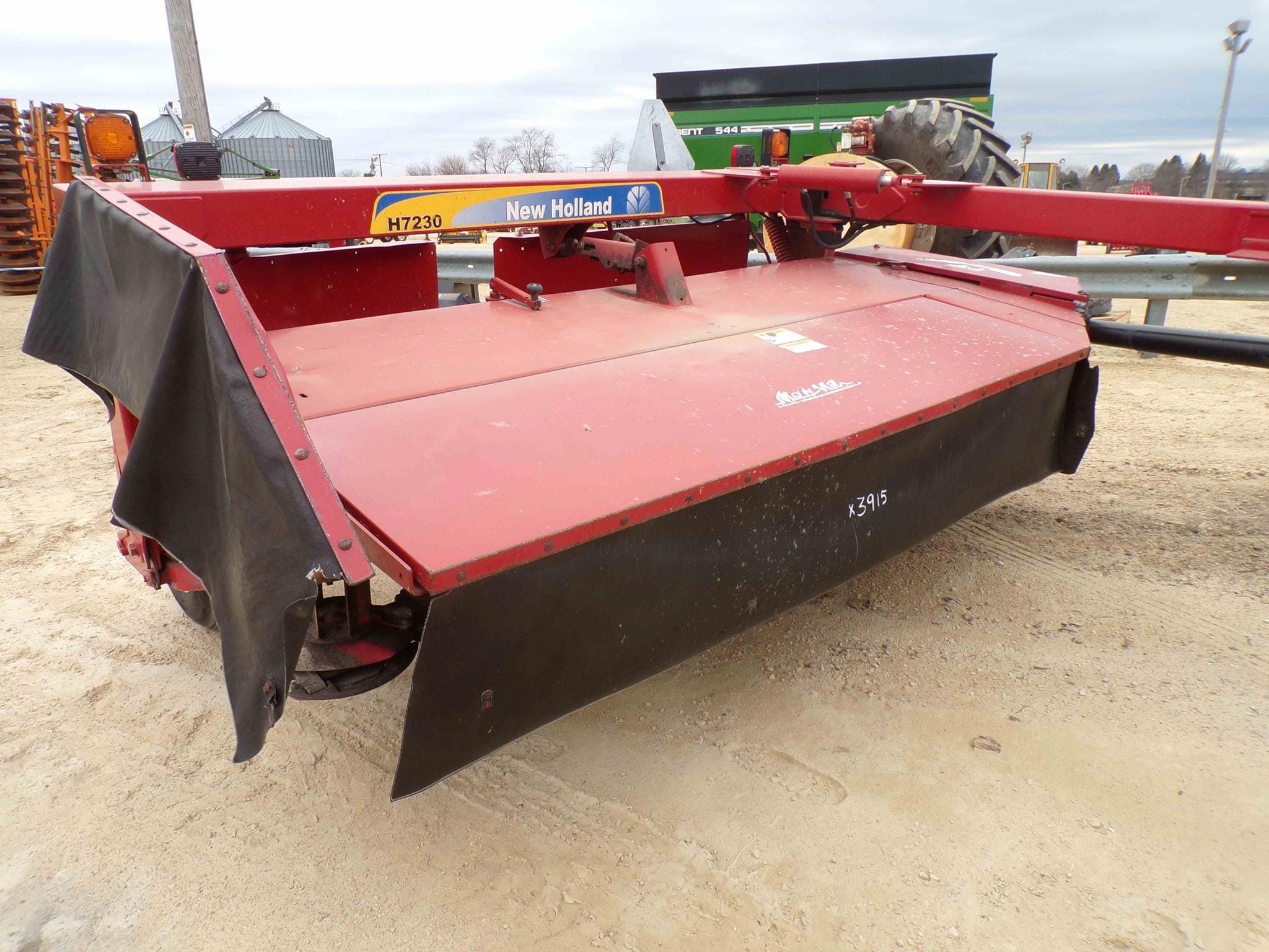 2018 New Holland H7230 Equipment Image0