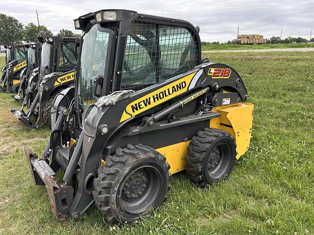 Image of New Holland L218 equipment image 4