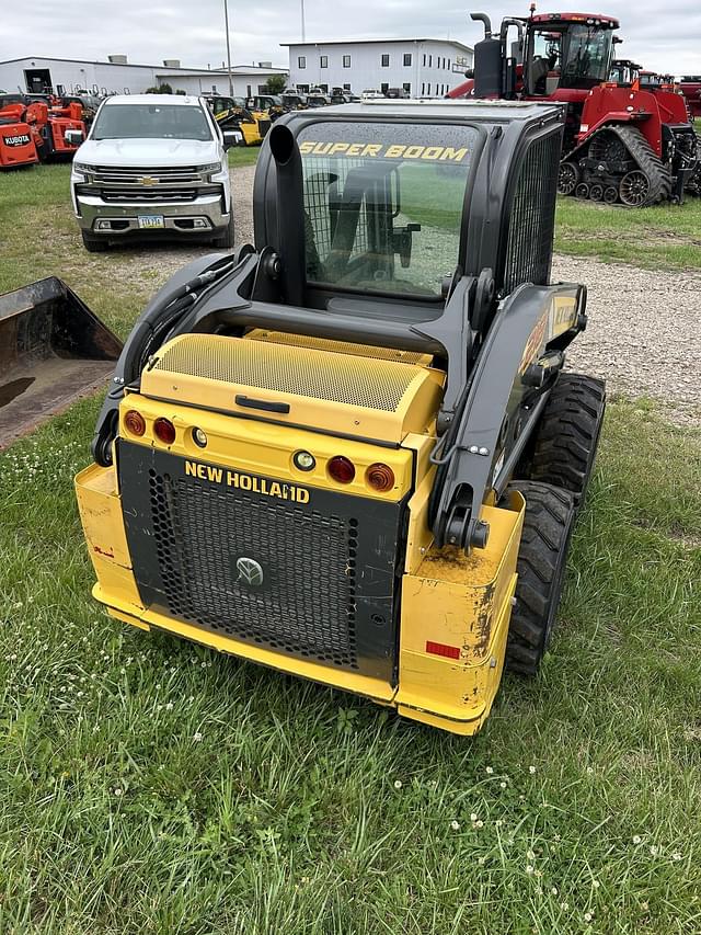 Image of New Holland L218 equipment image 2