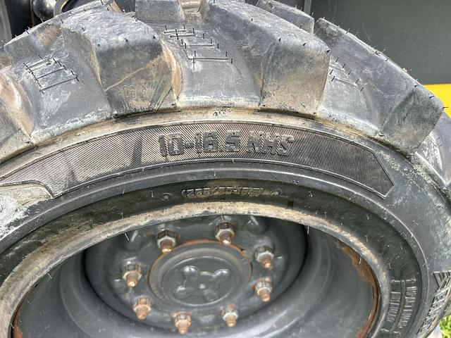 Image of New Holland L218 equipment image 3
