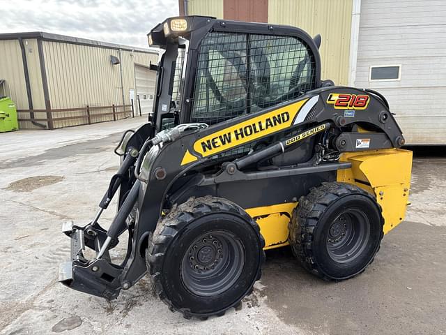 Image of New Holland L218 equipment image 2