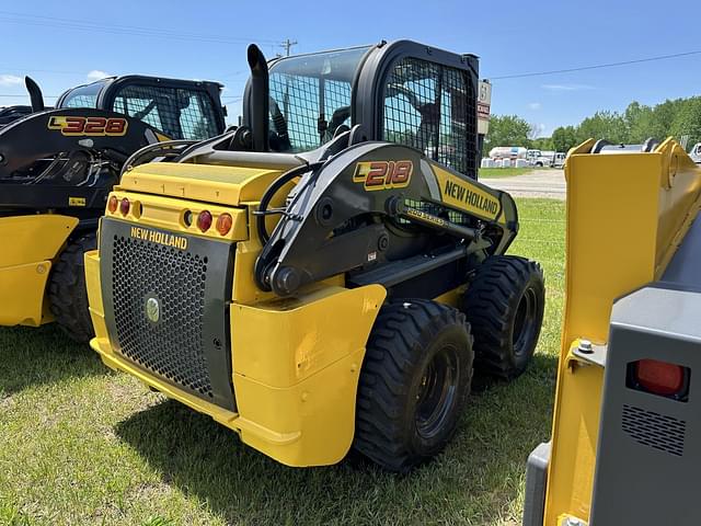 Image of New Holland L218 equipment image 4