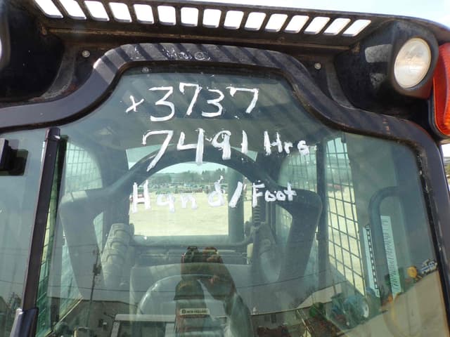 Image of New Holland L220 equipment image 1