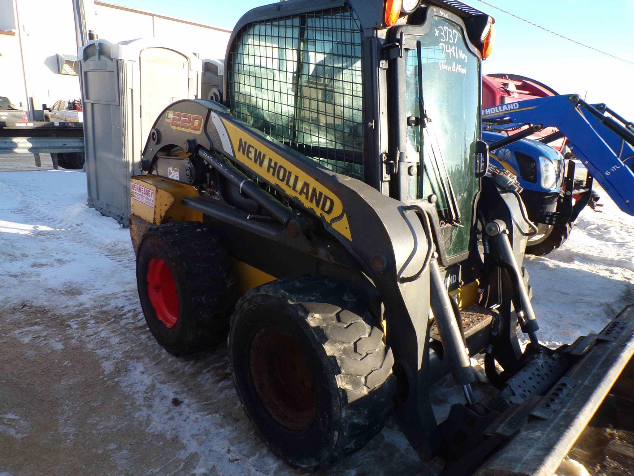 2018 New Holland L220 Equipment Image0