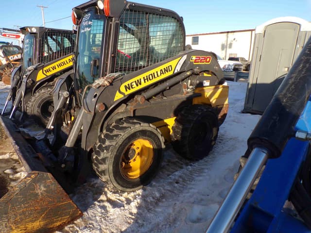 Image of New Holland L220 equipment image 4