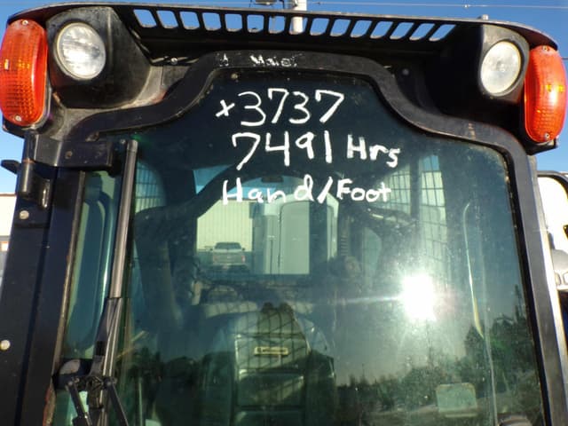 Image of New Holland L220 equipment image 1