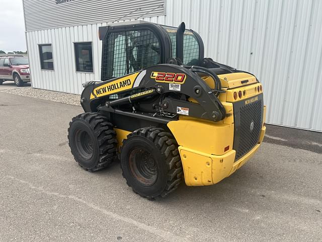 Image of New Holland L220 equipment image 2