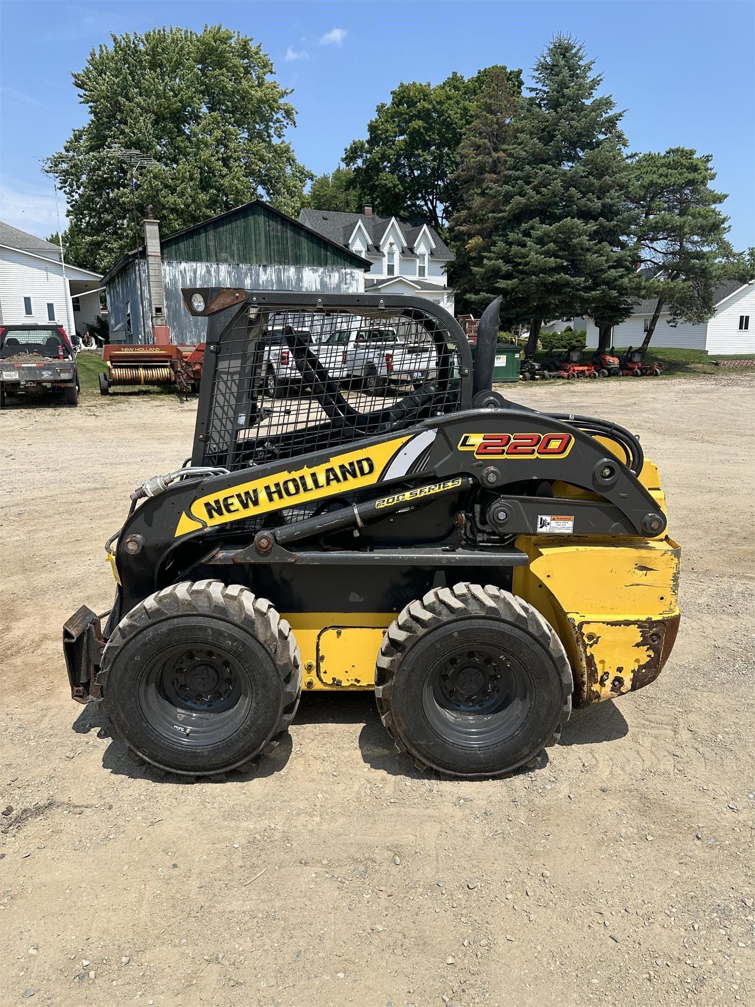 Main image New Holland L220