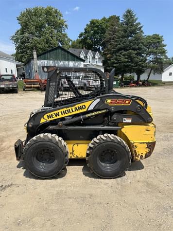 Main image New Holland L220