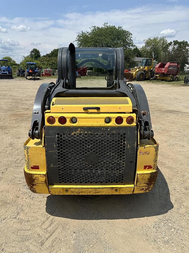 Image of New Holland L220 equipment image 3