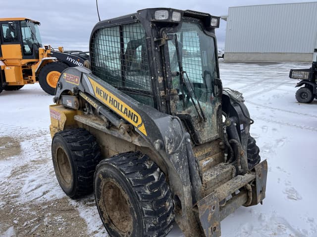 Image of New Holland L220 equipment image 2