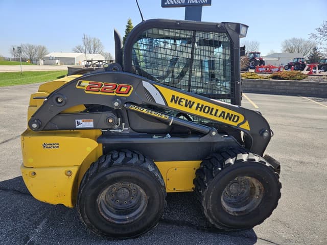 Image of New Holland L220 equipment image 3