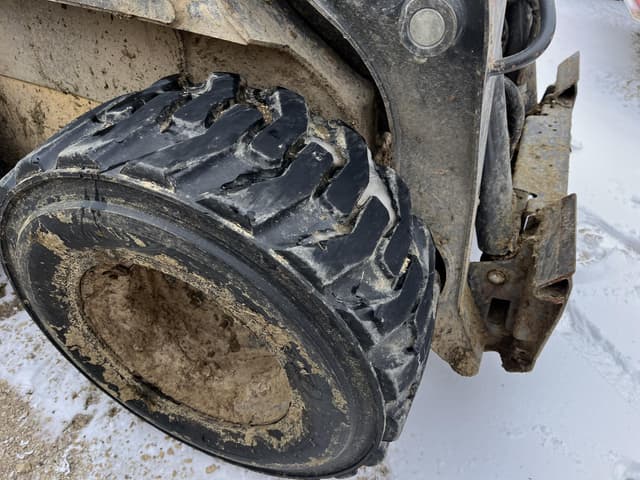 Image of New Holland L220 equipment image 3