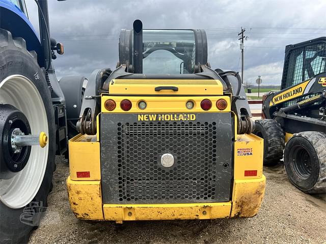 Image of New Holland L220 equipment image 1