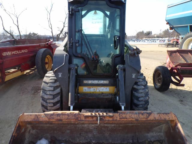 Image of New Holland L220 equipment image 2
