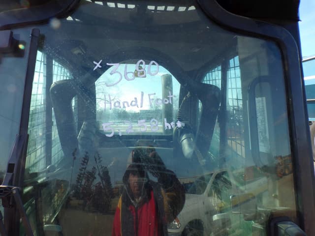 Image of New Holland L220 equipment image 1