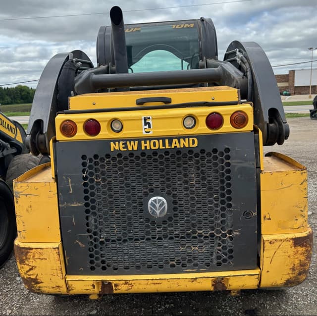 Image of New Holland L228 equipment image 4