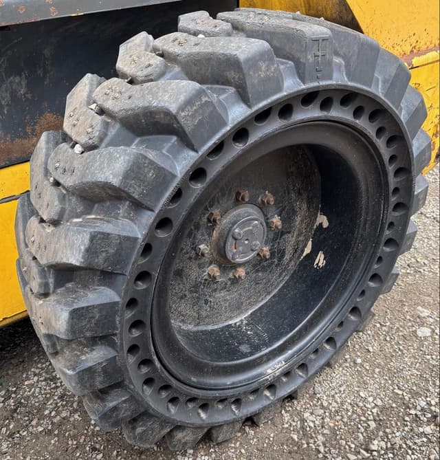 Image of New Holland L228 equipment image 2