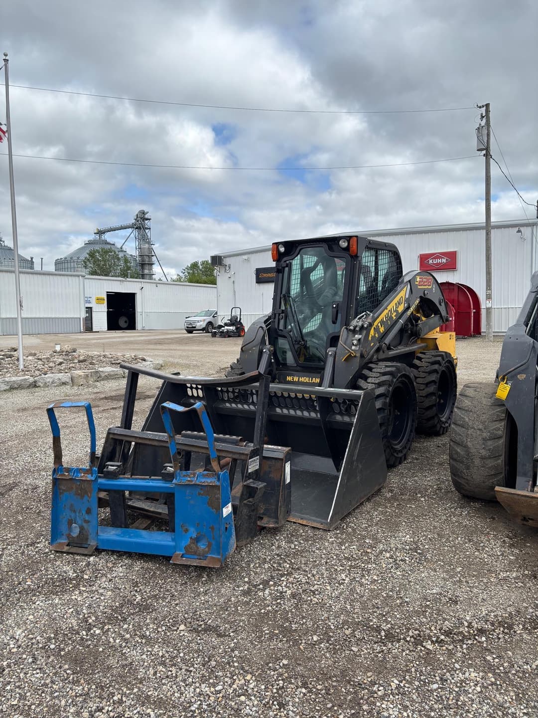 Image of New Holland L228 Primary image