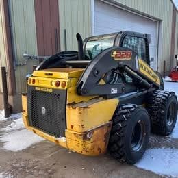 Image of New Holland L228 equipment image 3