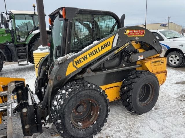 Image of New Holland L228 equipment image 1
