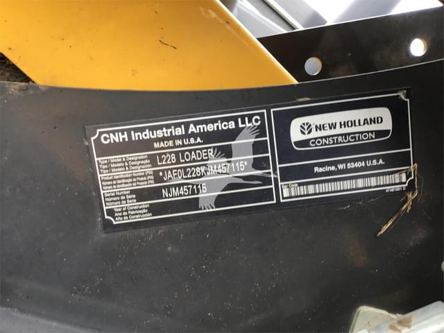 Image of New Holland L228 equipment image 3