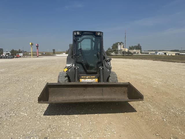 Image of New Holland L228 equipment image 4
