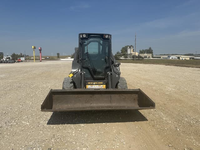 Image of New Holland L228 equipment image 4